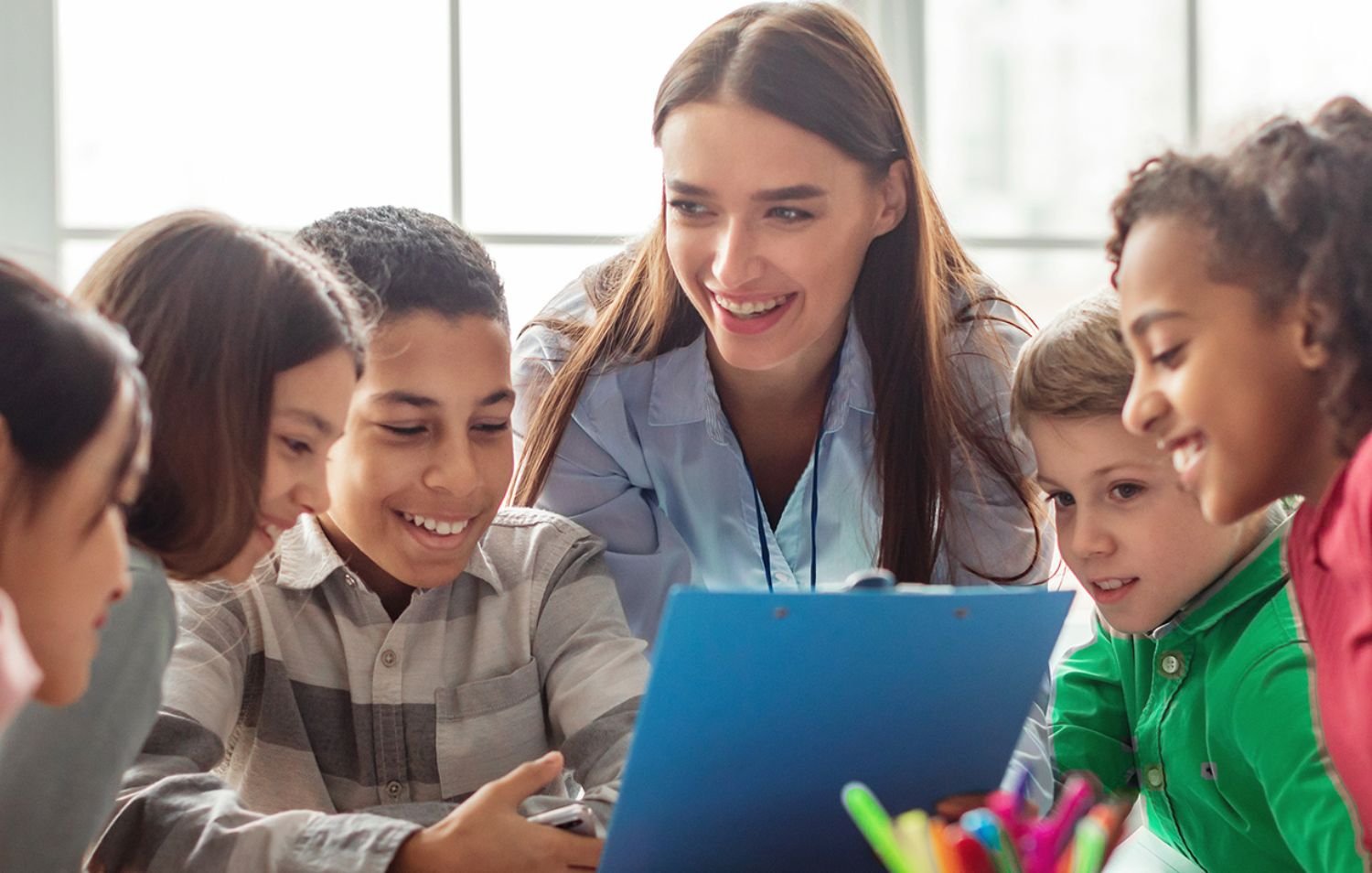 Read more about the article The Impact of Technology on Modern Education: Transforming the Learning Experience